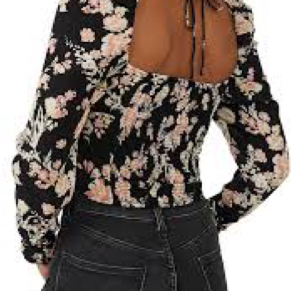 Free People Hilary Smocked Floral Top/Ruched Sleeve/NWT M - Picture 2 of 9